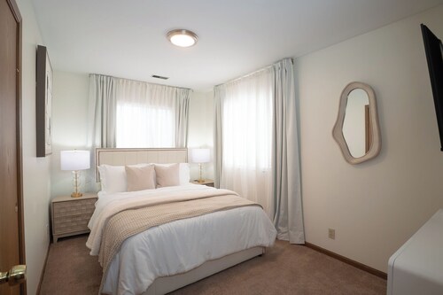 Modern 4BR Retreat w/ Workspace + Coffee Bar