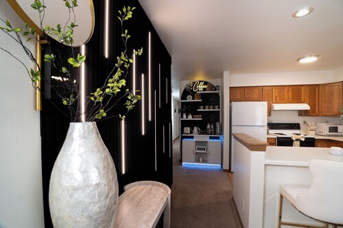 Modern 4BR Retreat w/ Workspace + Coffee Bar