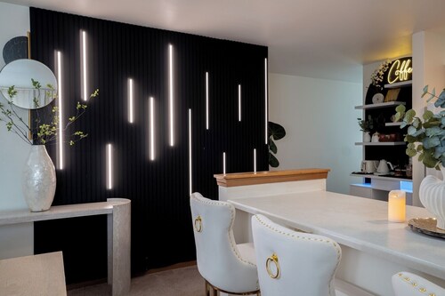 Modern 4BR Retreat w/ Workspace + Coffee Bar