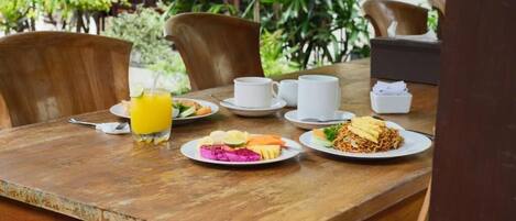 屋外ダイニングエリア