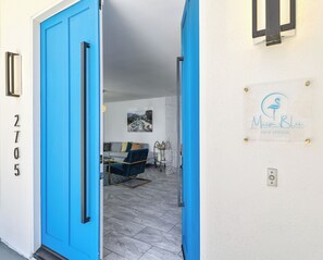 Interior - Palm Springs Maison Blue – Modern Palm Springs Home with Pool, Spa, Fire Pit & Mountain Views (Palm Springs)