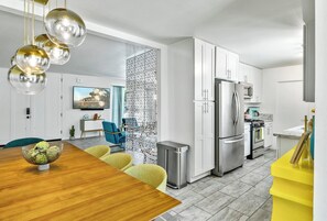 Fridge, microwave, oven, stovetop - Palm Springs Maison Blue – Modern Palm Springs Home with Pool, Spa, Fire Pit & Mountain Views (Palm Springs)