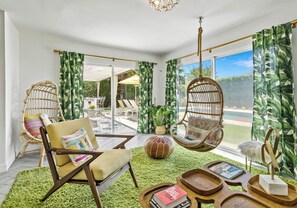 Interior - Palm Springs Maison Blue – Modern Palm Springs Home with Pool, Spa, Fire Pit & Mountain Views (Palm Springs)