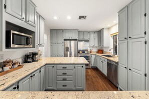 Micro-ondas, fogão, cooktop, lava-louças