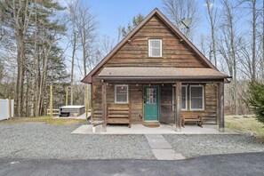 Exterior - Cozy Pocono Cabin w/ Hot Tub, Fire Pit & Game Room (Poconos lake)