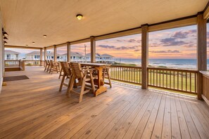 Outdoor dining - Beachfront 11BR Duo Retreat | Sleeps 67 | Hot Tubs and Pickleball Court (Crystal Beach)