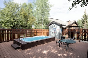 Terrace/patio - Quail Run 3315 - Renovated Condo, Hot Tub, Garage, W/D (Steamboat Springs)
