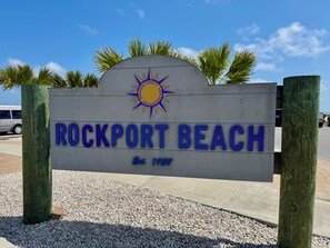 Property grounds - Dream Getaway - Resort 1-bedroom condo in beautiful Rockport with new kitchen (Rockport)