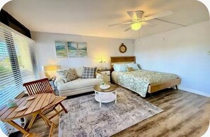 TV - Dream Getaway - Resort 1-bedroom condo in beautiful Rockport with new kitchen (Rockport)