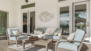 House (6 Bedrooms) | Interior