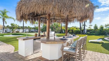 House (6 Bedrooms) | Interior