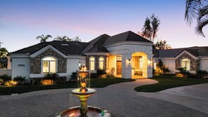 House (6 Bedrooms) | Interior