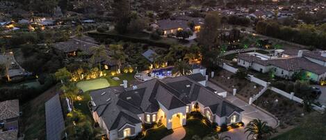 House (6 Bedrooms) | Interior