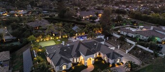 Barrel & Crest by Avantstay Hillside Estate + Resort Pool + Putting Green Near Lake Poway & Golf Sleeps 20