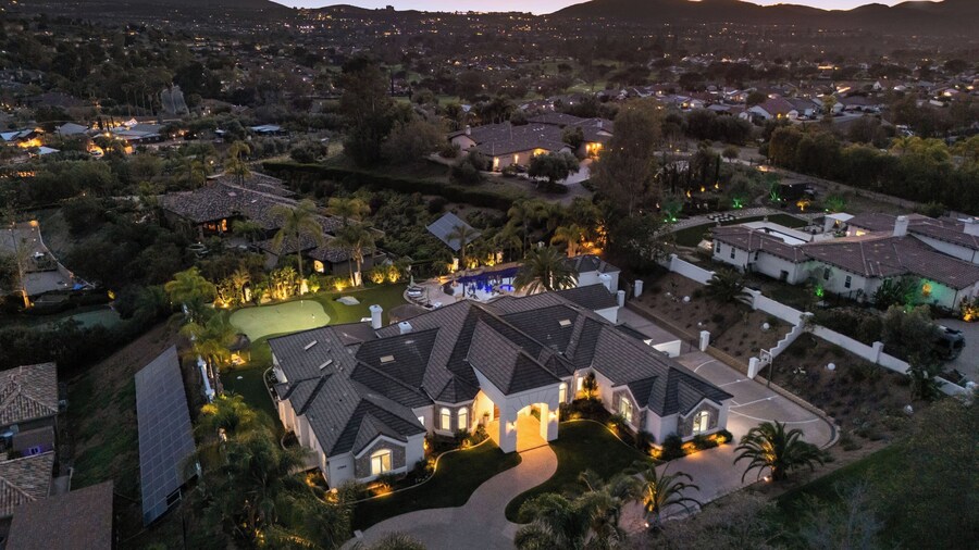 Barrel & Crest by Avantstay Hillside Estate + Resort Pool + Putting Green Near Lake Poway & Golf Sleeps 20