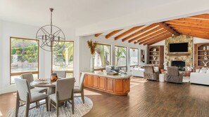 Interior - Barrel & Crest by Avantstay Hillside Estate + Resort Pool + Putting Green Near Lake Poway & Golf Sleeps 20 (Poway)