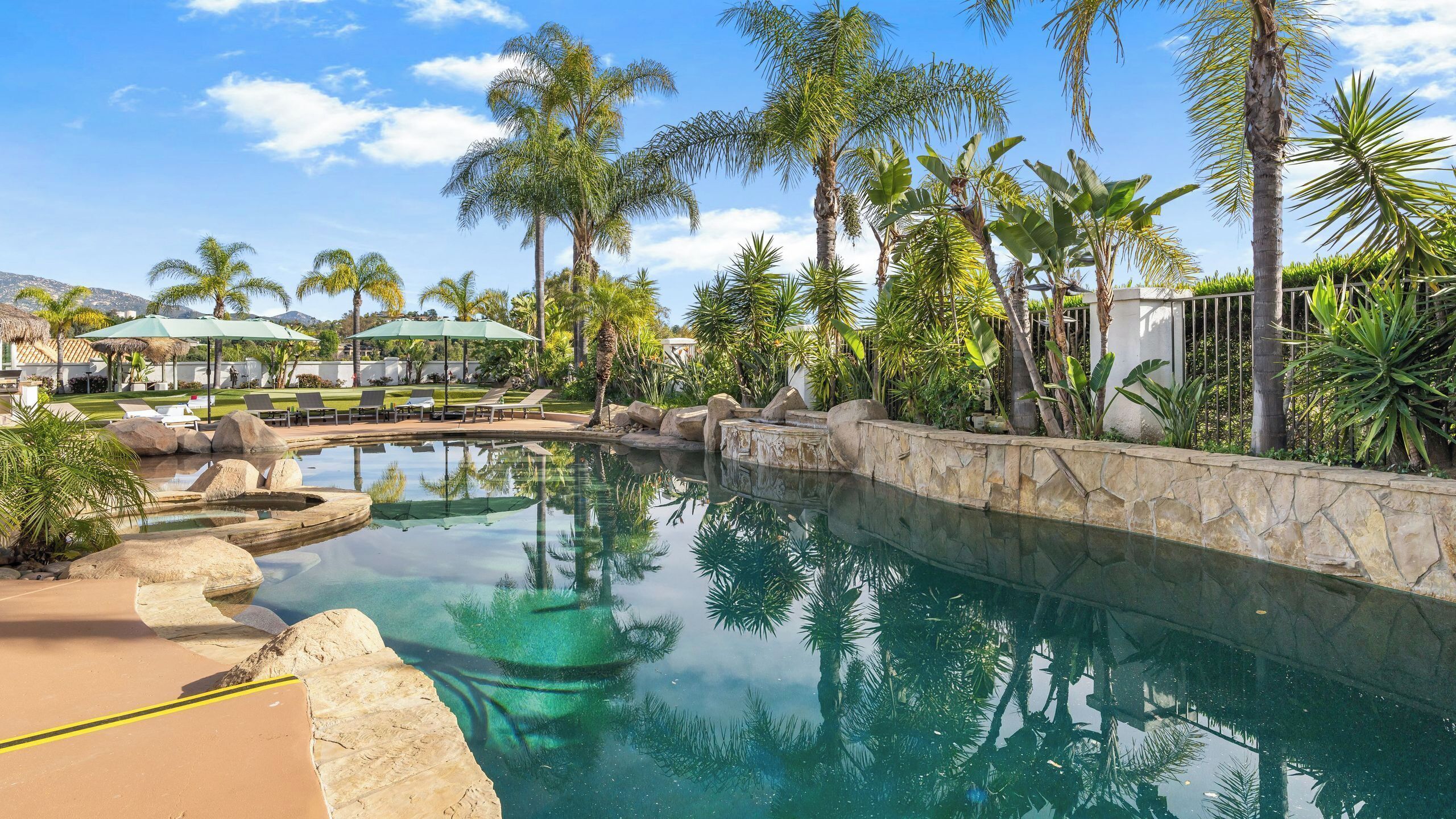 House (6 Bedrooms) | Interior