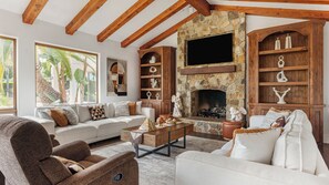 Interior - Barrel & Crest by Avantstay Hillside Estate + Resort Pool + Putting Green Near Lake Poway & Golf Sleeps 20 (Poway)