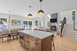 Interior - Modern Stowe Retreat: New Build near Skiing&Town (Stowe)