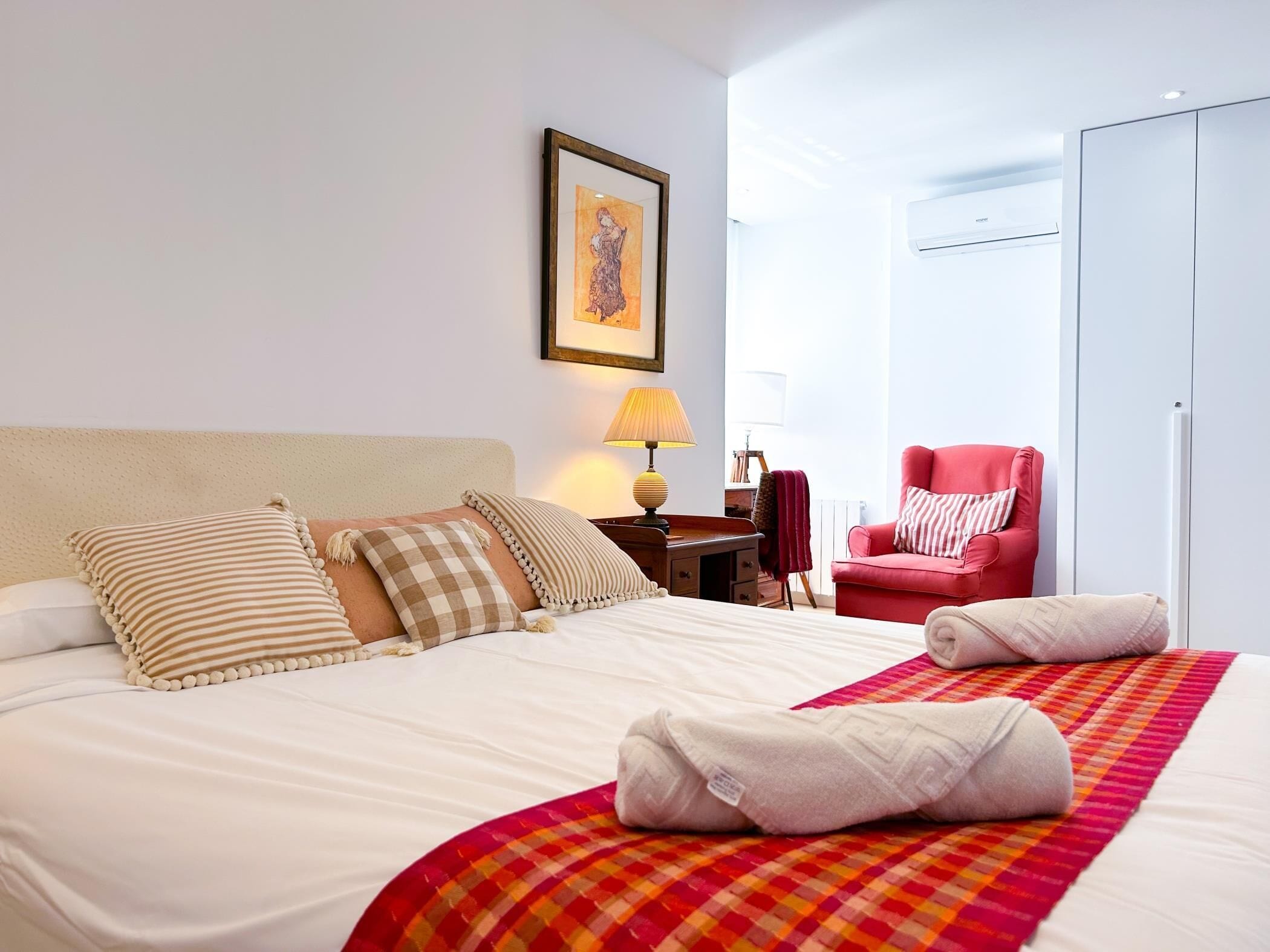 2 bedrooms, iron/ironing board, Internet, bed sheets