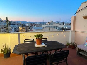 Outdoor dining - Modern, Open-plan attic apartment, large terrace (Vilanova i la Geltru)