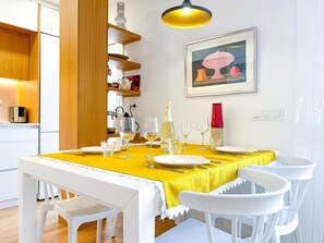 Dining - Modern, Open-plan attic apartment, large terrace (Vilanova i la Geltru)