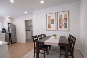 Dining - Modern 2BR • Walk to Caltrain/Tamien • Near Downtown San Jose (San Jose)