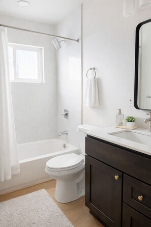 Hair dryer, towels, soap, toilet paper - Modern 2BR • Walk to Caltrain/Tamien • Near Downtown San Jose (San Jose)