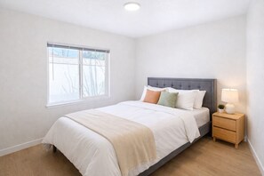 2 bedrooms, iron/ironing board, WiFi, bed sheets - Modern 2BR • Walk to Caltrain/Tamien • Near Downtown San Jose (San Jose)