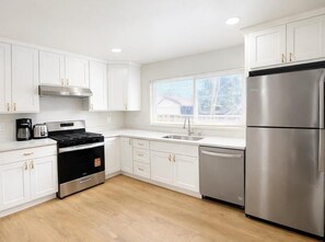 Private kitchen - Modern 2BR • Walk to Caltrain/Tamien • Near Downtown San Jose (San Jose)