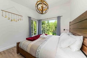 3 bedrooms, WiFi - Nature de Charlevoix 7: Nature Views & Hot Tub (Baie-Saint-Paul)
