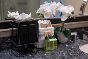 Shower - Honua Kai | 3 FREE Rental Cars | KBM Resorts | Extra-Large Corner Suite | 3 Units, 5 Bedrooms | HK ML-2789 (Lahaina)