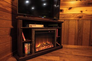 Interior - Secluded Cabin + Hot Tub Hocking Hills (McArthur)