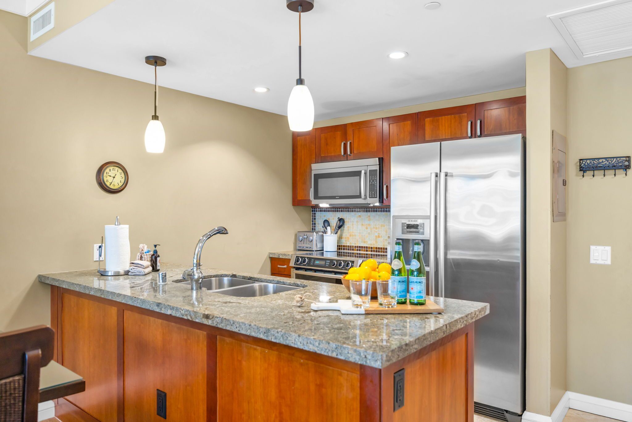 Coffee/tea maker, fridge, microwave, oven