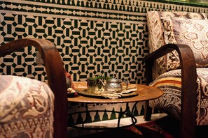 Habitació doble superior, vistes al pati | Servei de restauració