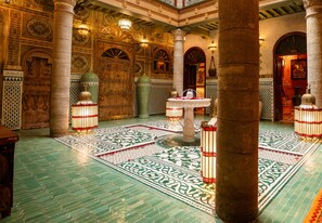 المنشأة من الداخل