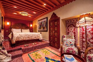 Sakina | Premium bedding, pillowtop beds, in-room safe, free WiFi - Riad Rafeef (Essaouira)