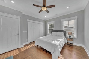 4 chambres, fer et planche à repasser, lit parapluie, Wi-Fi gratuit