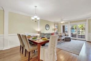 Dining - Charming Tybee Island Escape on the South End | Heated Pool Access (Tybee Island)