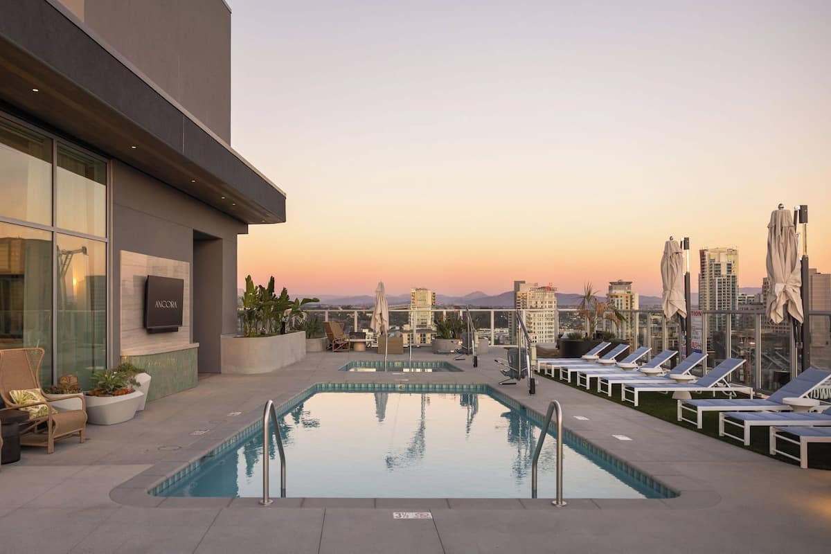 Apartment (4 Bedrooms) | Front of property