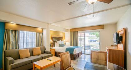 Desert Breezes Studio – Stylish Palm Desert Getaway