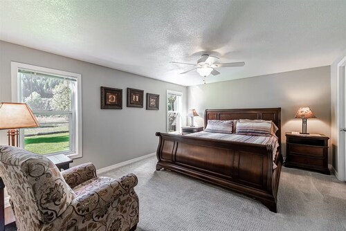 Riverfront Home On the Beautiful Clark Fork River  Sleeps 8 Relax and Unwind