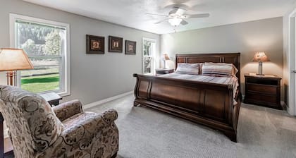 Riverfront Home On the Beautiful Clark Fork River Sleeps 8 Relax and Unwind