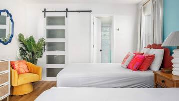 4 habitaciones, escritorio, tabla de planchar con plancha y wifi