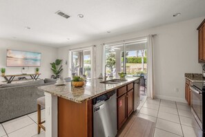 Fridge, microwave, oven, stovetop - Spacious villa w/private pool & large kitchen (Kissimmee)