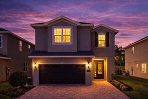 Exterior - Spacious villa w/private pool & large kitchen (Kissimmee)
