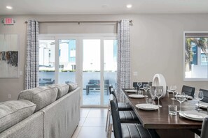 Dining - Reunion Condo: Golf Views, Pools & Theme Park Fun! (Kissimmee)