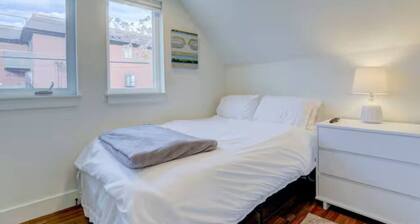 Private Highlands 1BR | Vaulted Ceilings