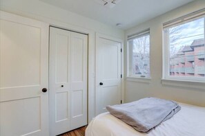 Room - Private Highlands 1BR | Vaulted Ceilings (Denver)