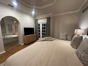 Room - 
Flower Streets Gem (Newport Beach)